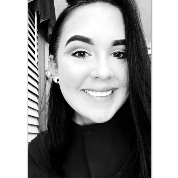 Meet your Posher, Megan - Picture 1 of 1